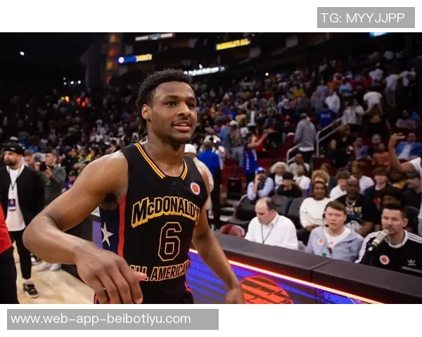 布朗尼调侃里夫斯换备胎经历乡间小路抛锚趣事引发热议 布朗尼调侃里夫斯换备胎经历乡间小路抛锚趣事引发热议